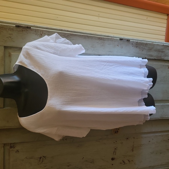 GAUZY SOFT SURROUNDINGS TOP - Picture 1 of 9